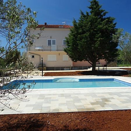 Olive Apartments Углян Экстерьер фото