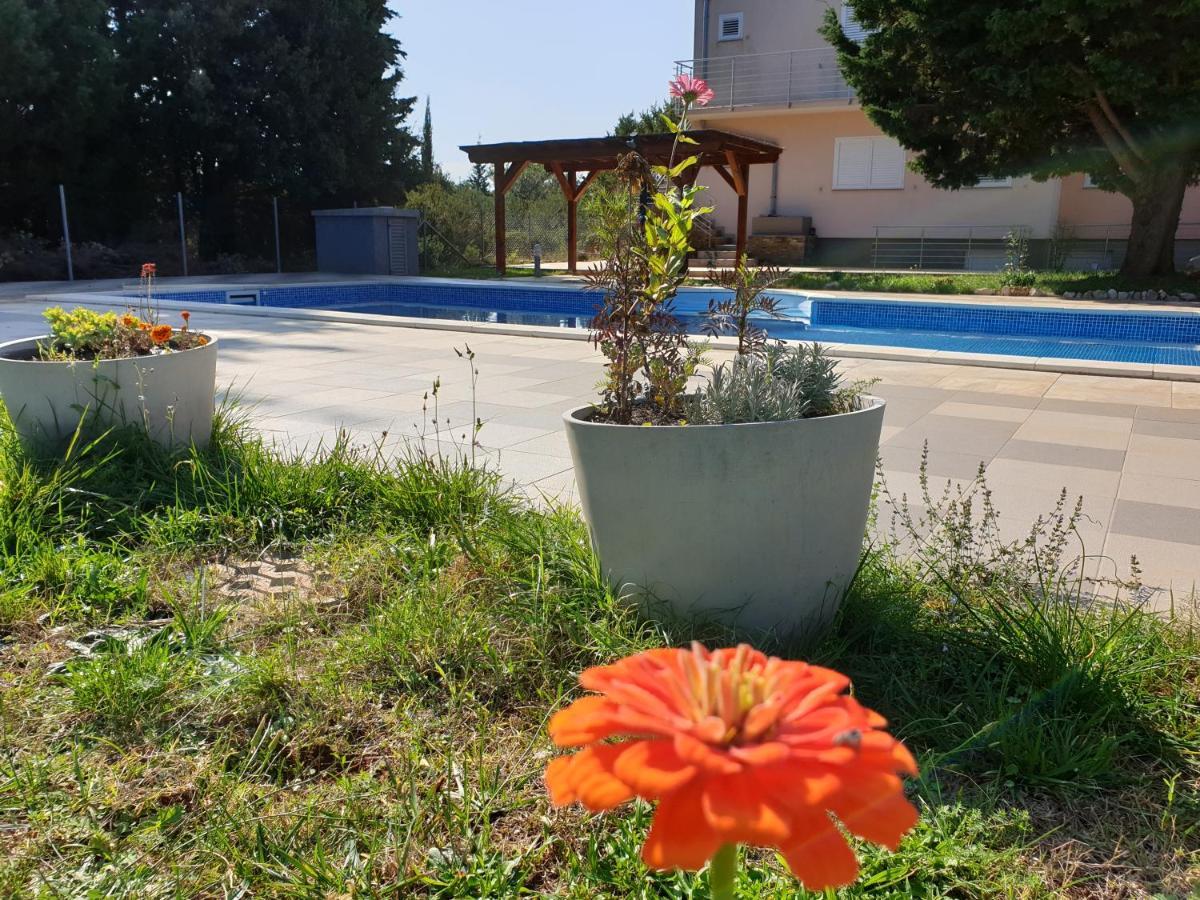 Olive Apartments Углян Экстерьер фото
