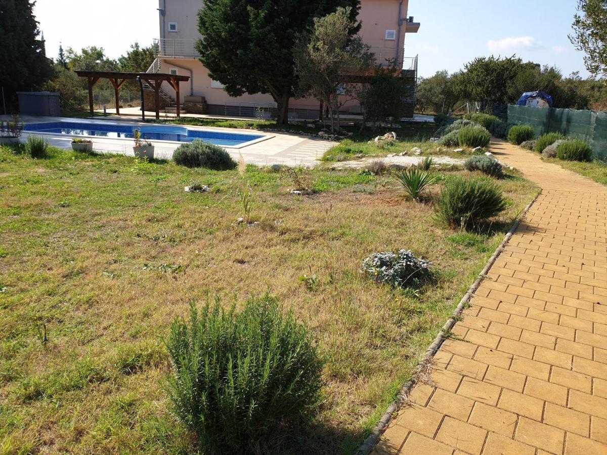 Olive Apartments Углян Экстерьер фото