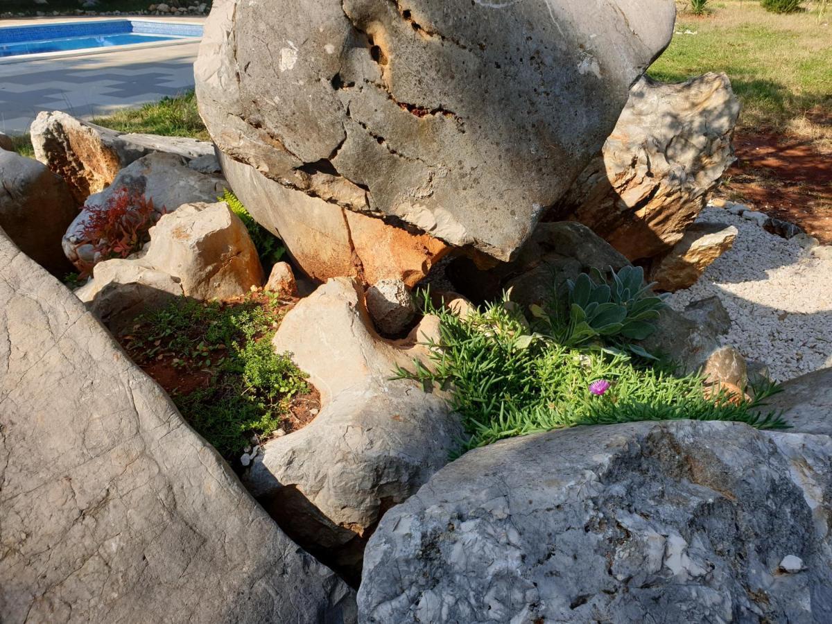 Olive Apartments Углян Экстерьер фото