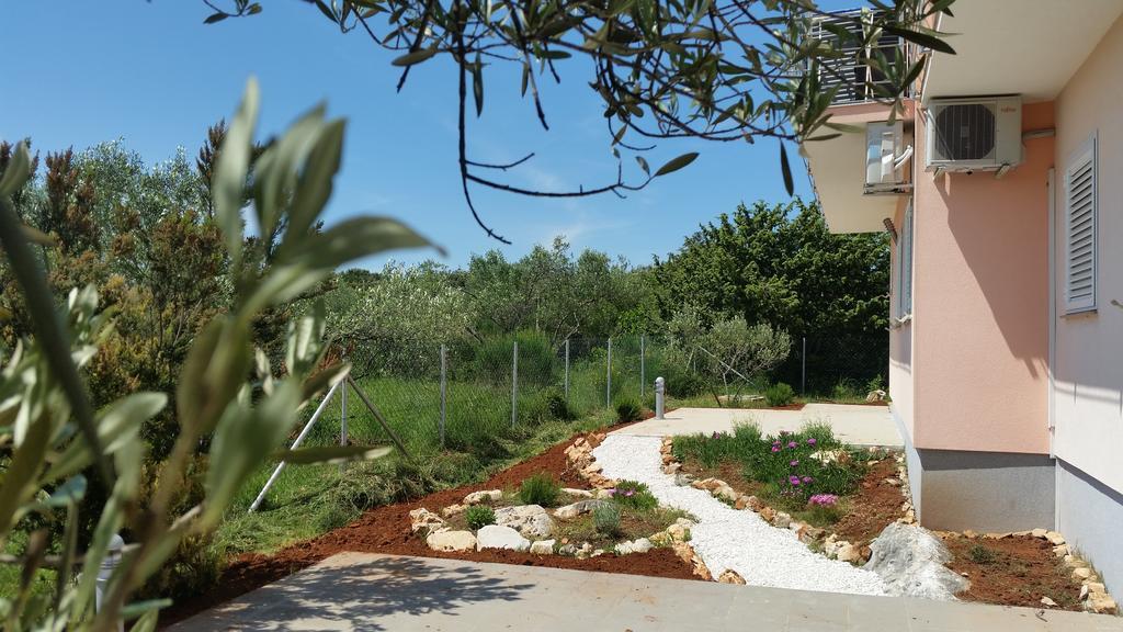 Olive Apartments Углян Экстерьер фото