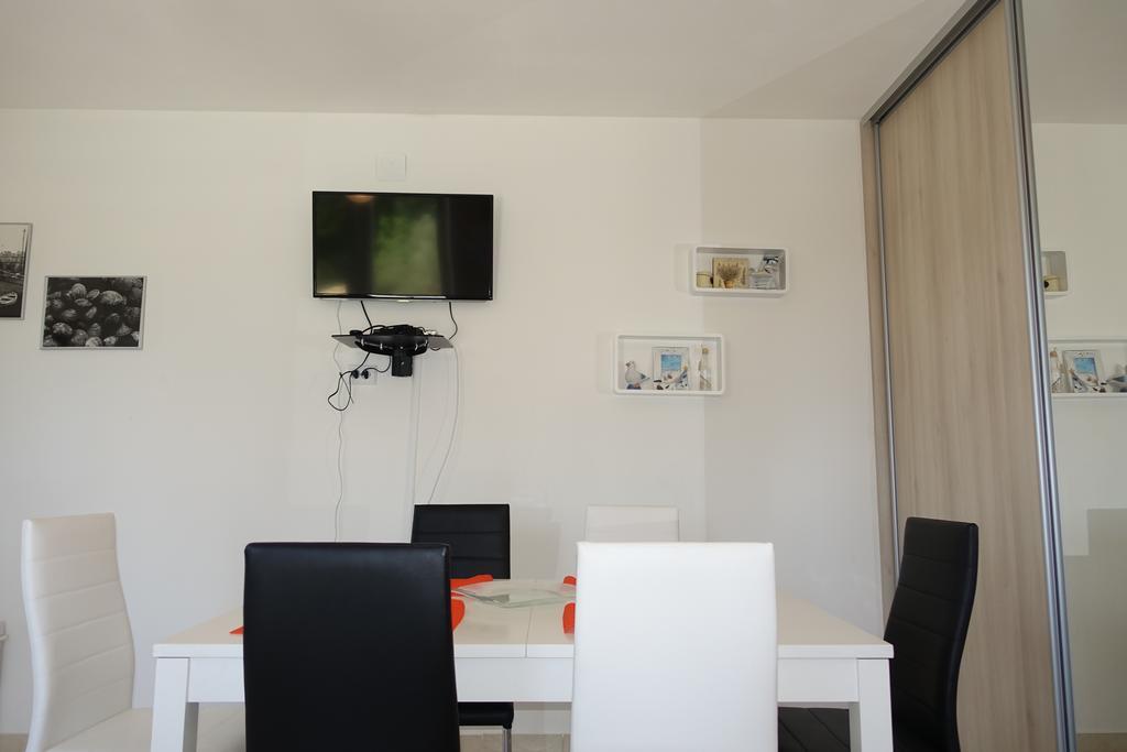 Olive Apartments Углян Экстерьер фото