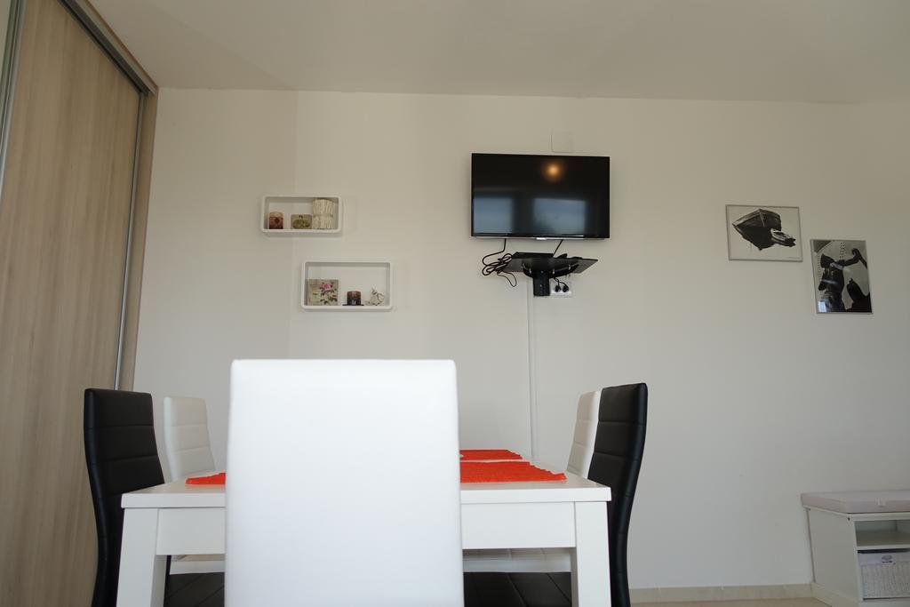 Olive Apartments Углян Экстерьер фото