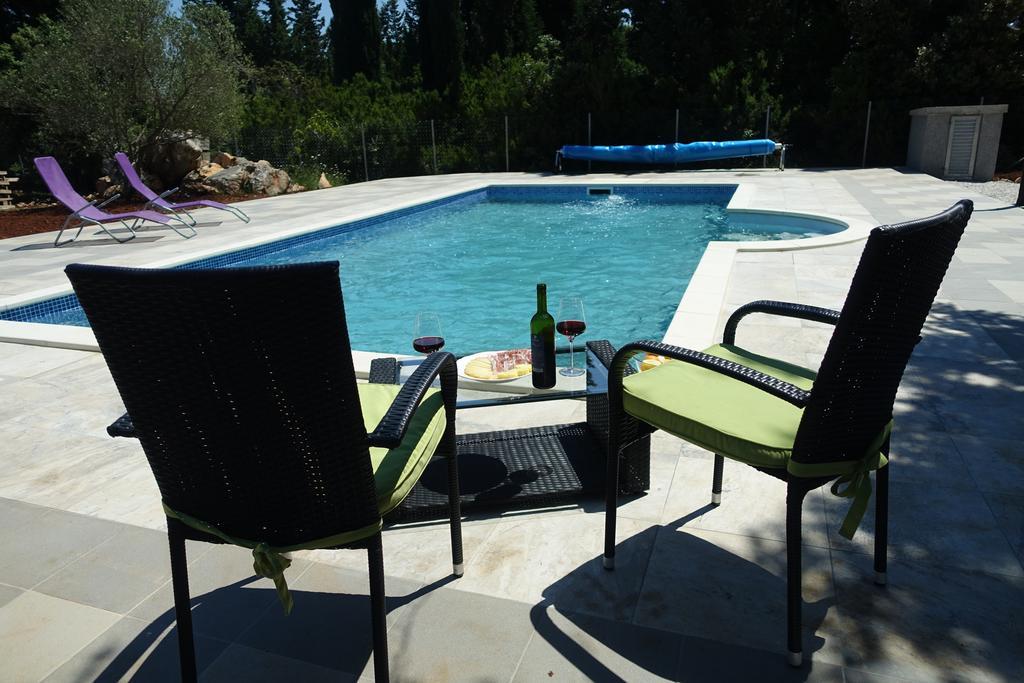 Olive Apartments Углян Экстерьер фото