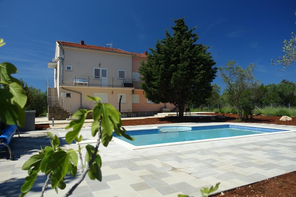 Olive Apartments Углян Экстерьер фото