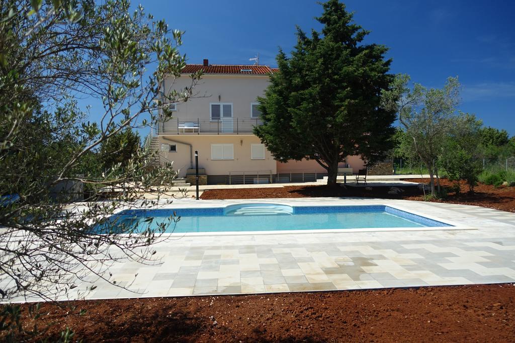 Olive Apartments Углян Экстерьер фото