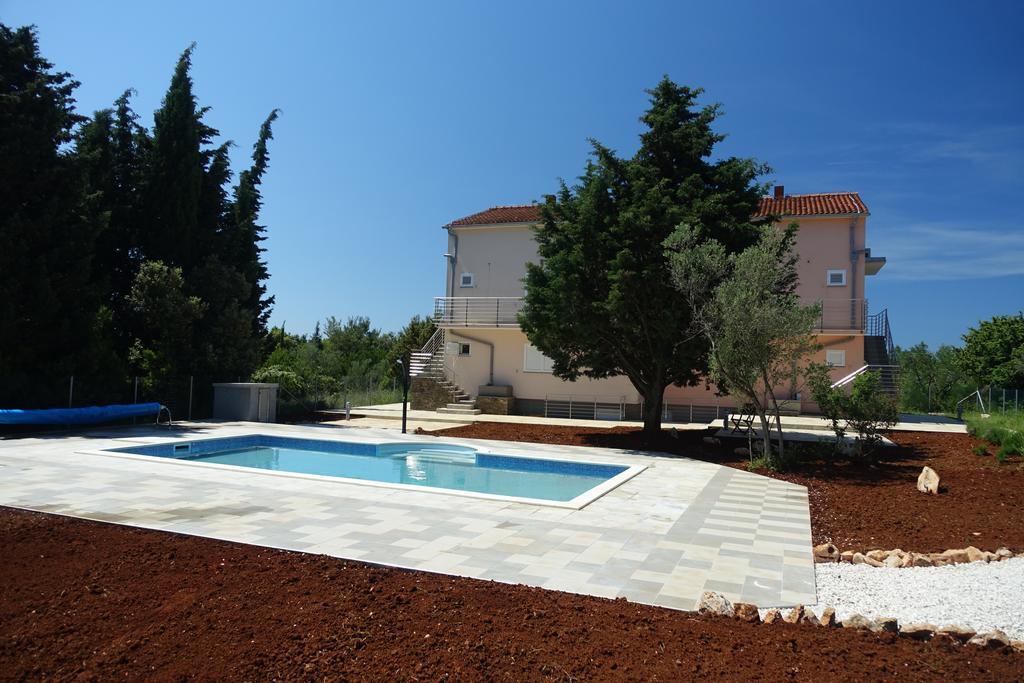 Olive Apartments Углян Экстерьер фото